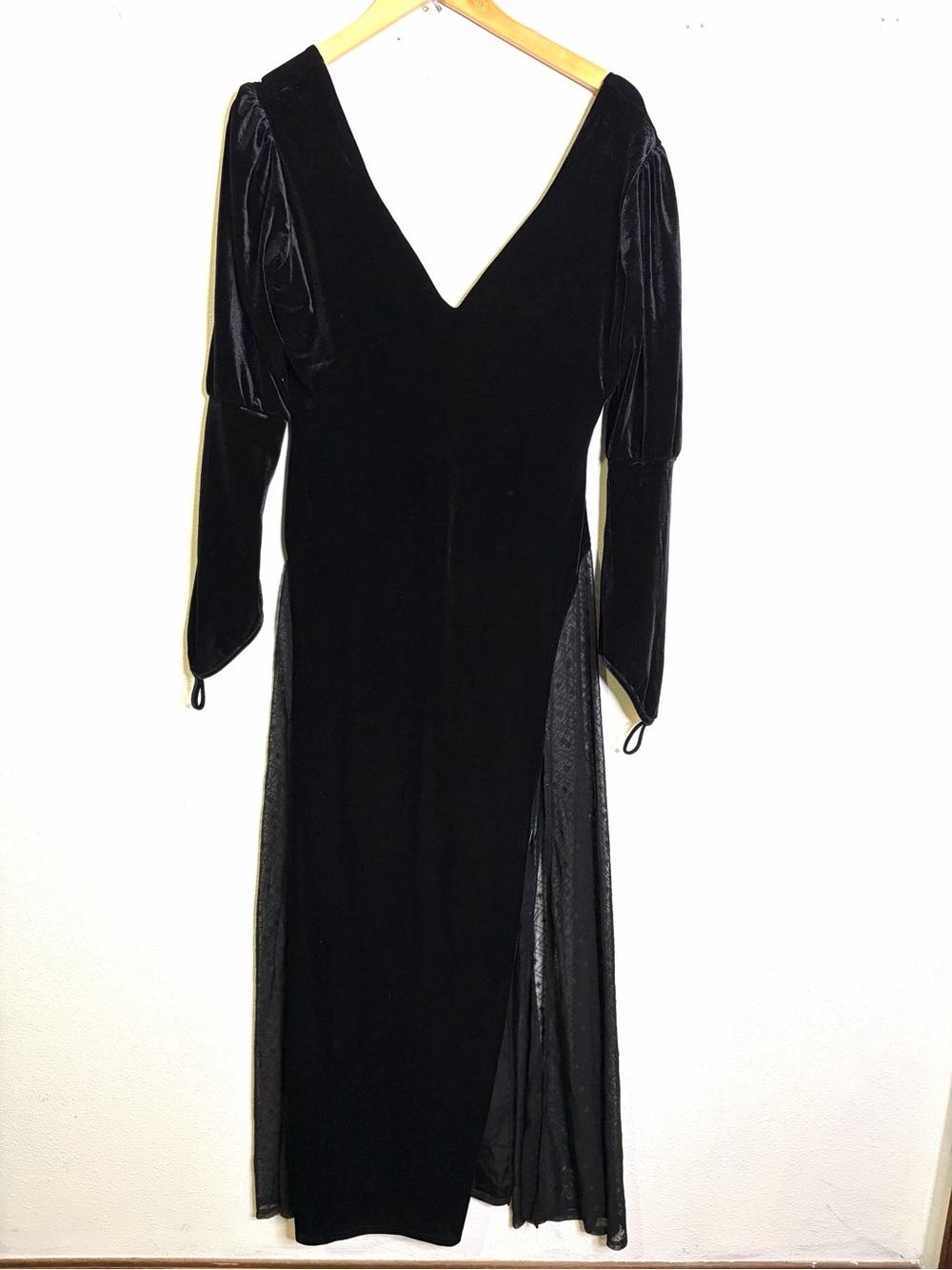 New Disturbia Countess gown Black Velvet V‑Neck Maxi Dress sz 10 L long sleeve
